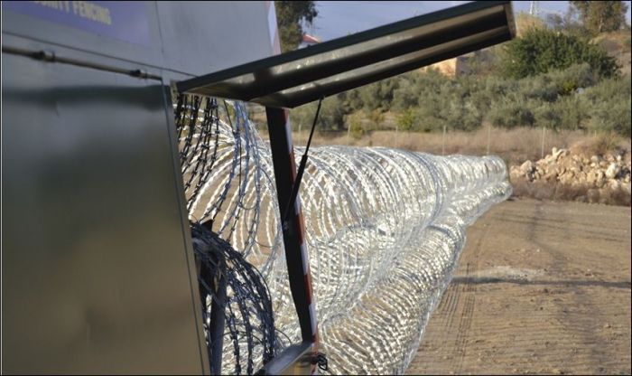 Мобильный забор для борьбы с нелегальными мигрантами (5 фото)