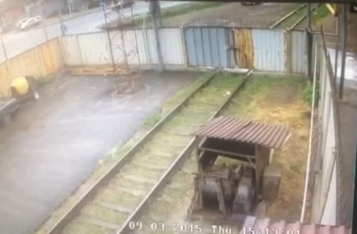 В Махачкале случайные прохожие поймали педофила (2 видео)