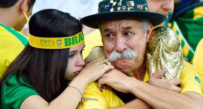 Умер самый известный болельщик сборной Бразилии по футболу (3 фото)