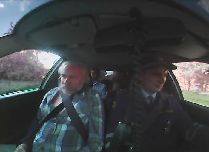 Пьяный священник на Mercedes-Benz спровоцировал погоню, пытаясь уйти от ответственности (3 фото + видео)