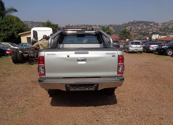 В Уганде нашли угнанные в Великобритании машины на сумму более 1,5 миллионов долларов (7 фото + видео)