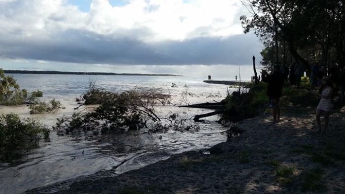 В Австралии провал поглотил пляж с кемпингом (7 фото + видео)