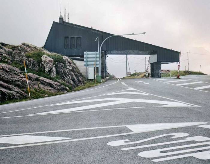 Заброшенные пограничные пункты ЕС в фотопроекте «После Шенгена» (16 фото)