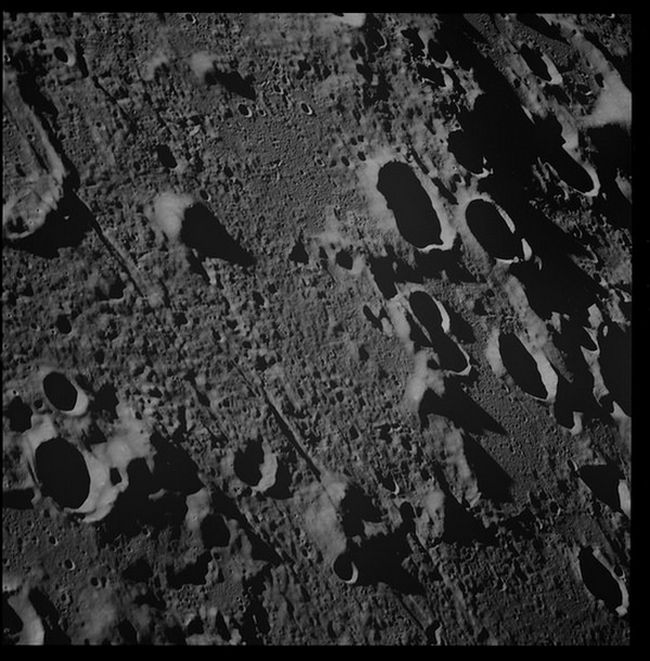 NASA опубликовало редкие фотографии Луны (36 фото)