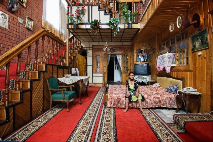 Обычные дома богатых цыган и их обыватели (14 фото)