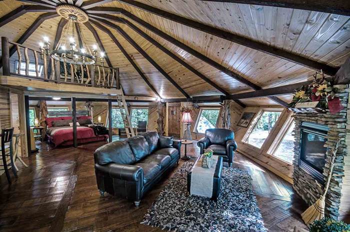Уютный лесной домик за 135 000 долларов (17 фото)