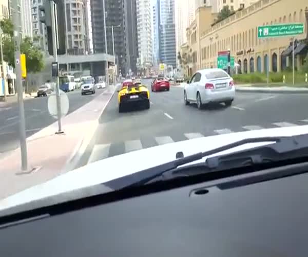 Очередной суперкар Lamborghini Aventador сгорел в Дубае