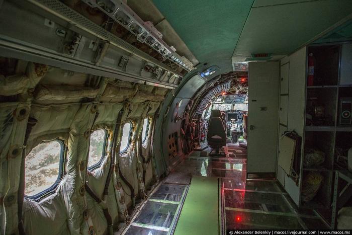 Американец превратил в дом списанный самолет Boeing (28 фото)