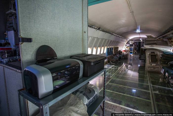 Американец превратил в дом списанный самолет Boeing (28 фото)