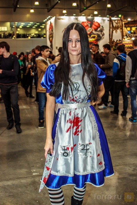 Девушки-модели на фестивале «ИгроМир 2015» и Comic Con Russia (38 фото)