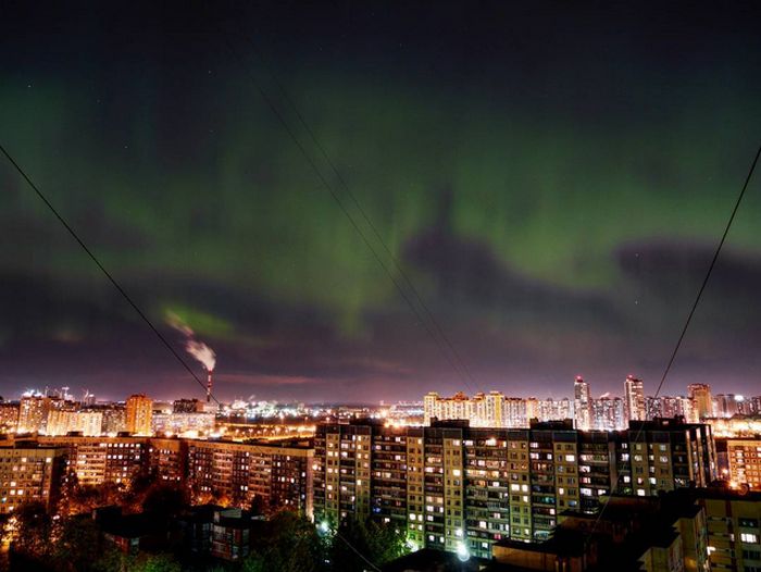 Северное сияние озарило небо над российскими городами (13 фото)