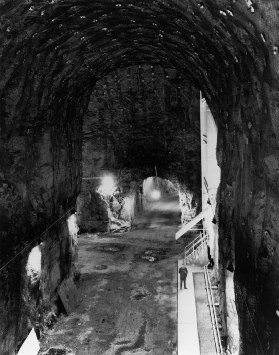Американский подземный город в горе Шайенн (48 фото)
