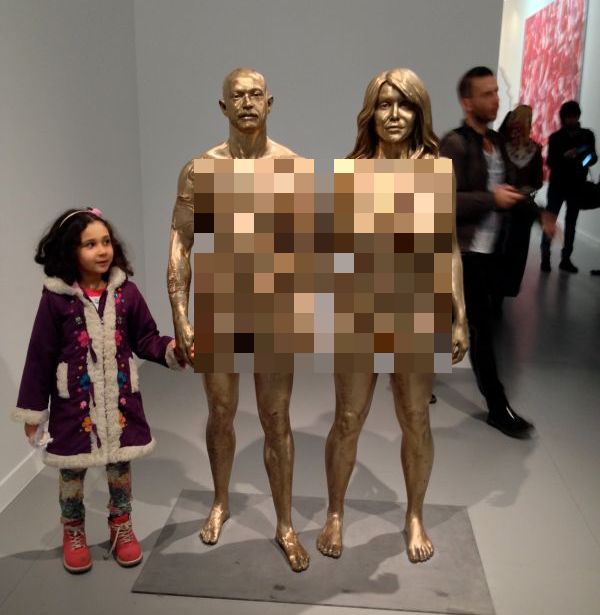 Необычная скульптура на выставке современного искусства в Европе (фото)