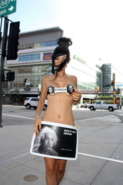 Бай Лин в откровенном наряде на улицах Лос-Анджелеса (19 фото)