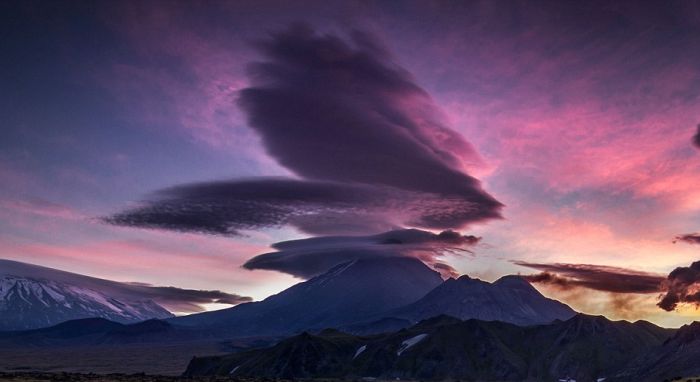 «Летающие тарелки» в небе над Камчаткой (6 фото)