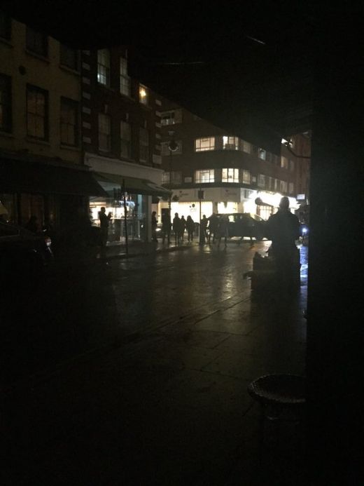 Центр Лондона на 2 часа остался без света (11 фото)