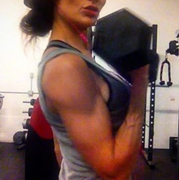 В США учительница и фитнес-модель Минди Дженсен подверглась травле из-за фото в соцсети (18 фото)