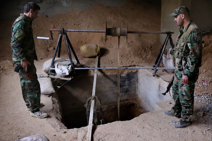Тайные подземные ходы боевиков ИГИЛ (4 фото)