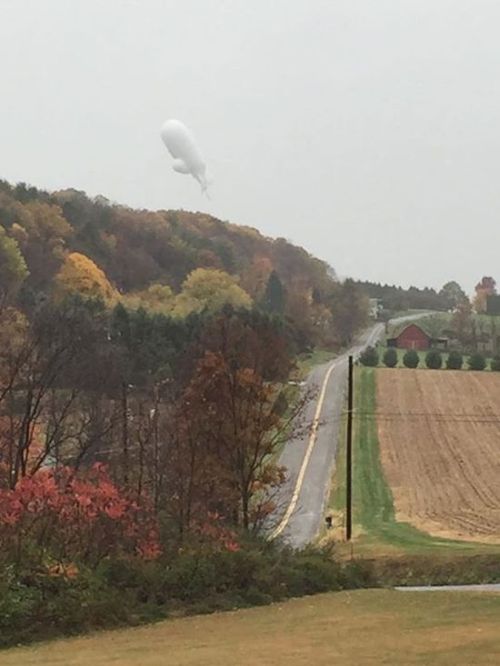 Беспилотный дирижабль несколько часов летал в небе над США (6 фото)