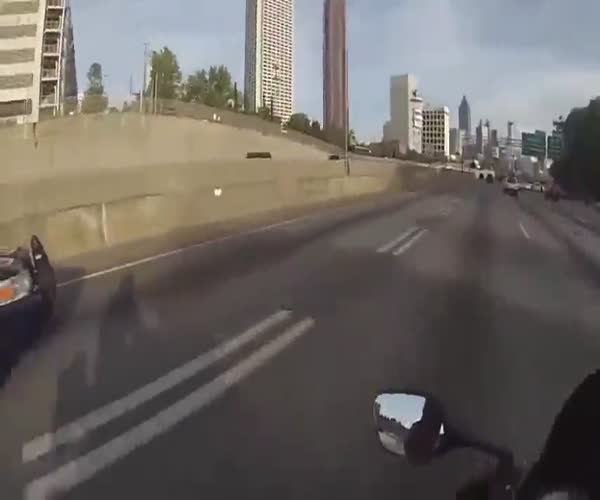 Мотоциклист ушел от погони