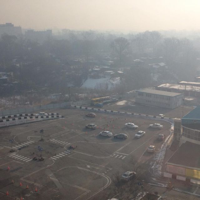 Из-за пала травы в КНР Хабаровск заволокло дымом (11 фото)