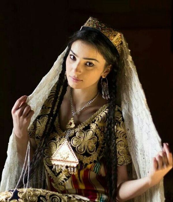 Красота таджикских девушек на фото из соцсетей (19 фото)