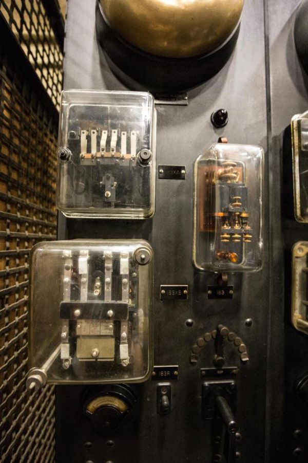 В нью-йоркском метро водят экскурсии к «первому в мире компьютеру» (7 фото)
