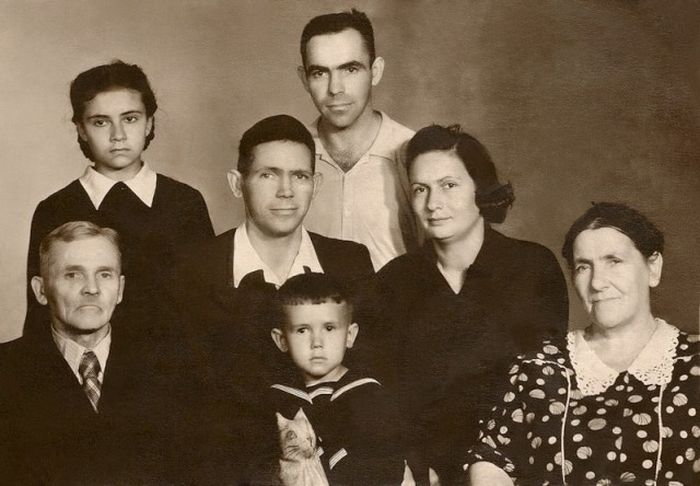 Фото знаменитостей в кругу семьи (26 фото)