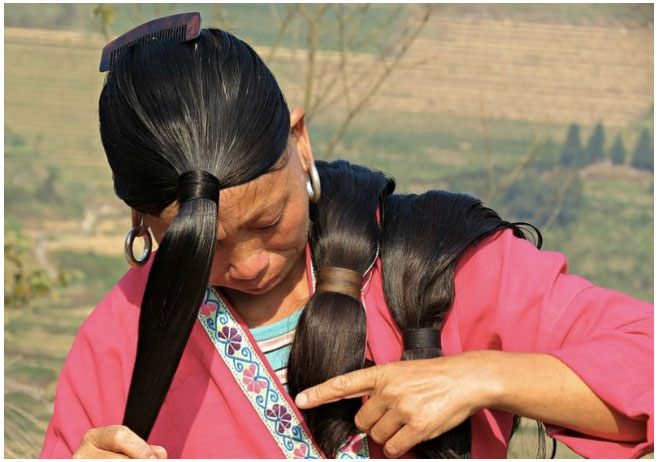 Китайская деревня с самыми длинноволосыми жительницами в мире (10 фото)
