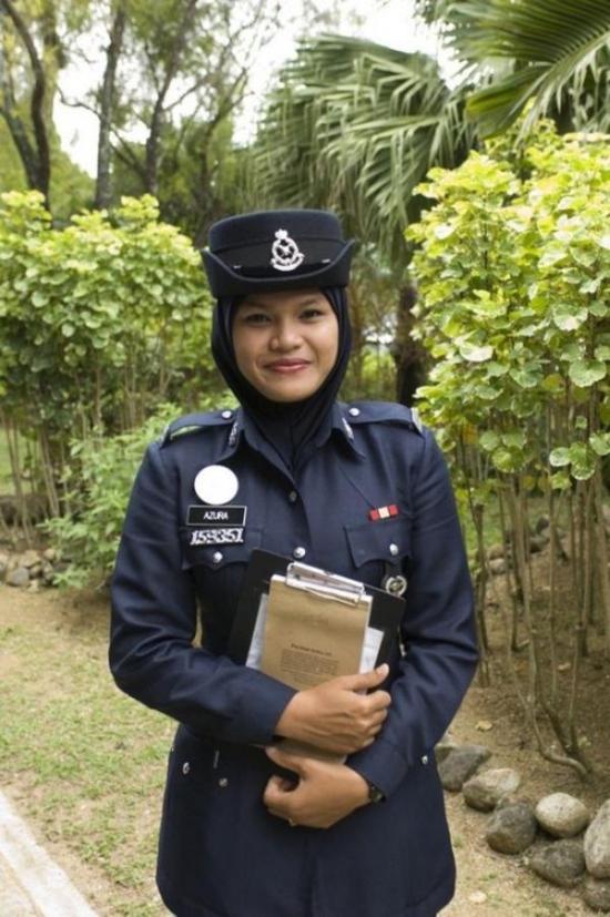 Женщины-полицейские из разных стран мира (23 фото)