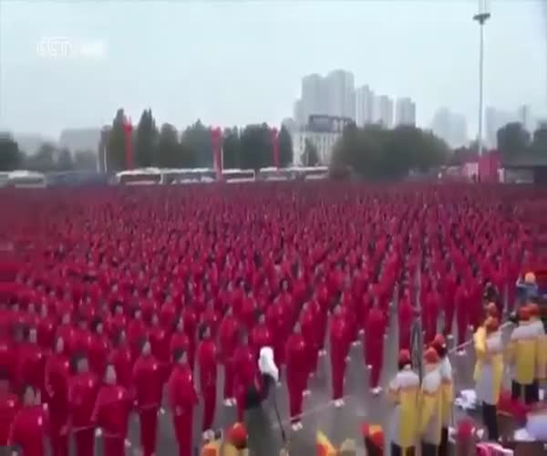 18 500 китайцев установили рекорд по численности исполнителей одного танца