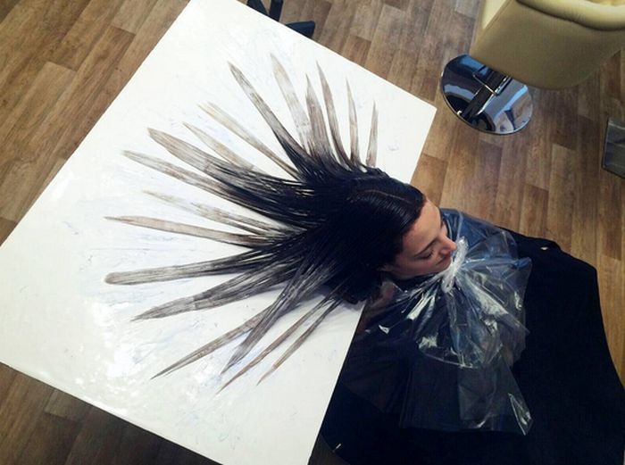 Парикмахеры придумали, как сделать прическу похожей на волосы русалки Ариэль (12 фото)