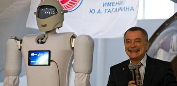 В России разработали робота-помощника для космонавтов (3 фото)
