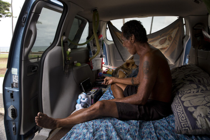 Жизнь бездомных людей на Гавайях (32 фото)