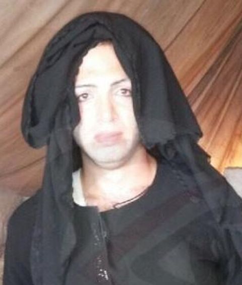 Боевики ИГИЛ вновь надели женские платья (2 фото)