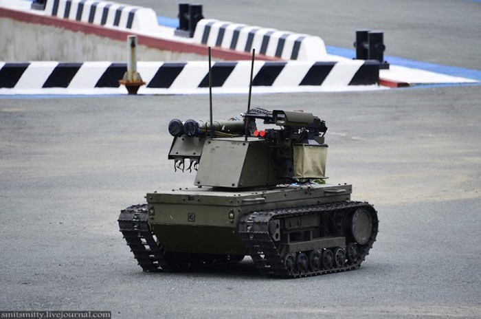 «Платформа-М» - роботизированный танк на службе ВС России (11 фото)