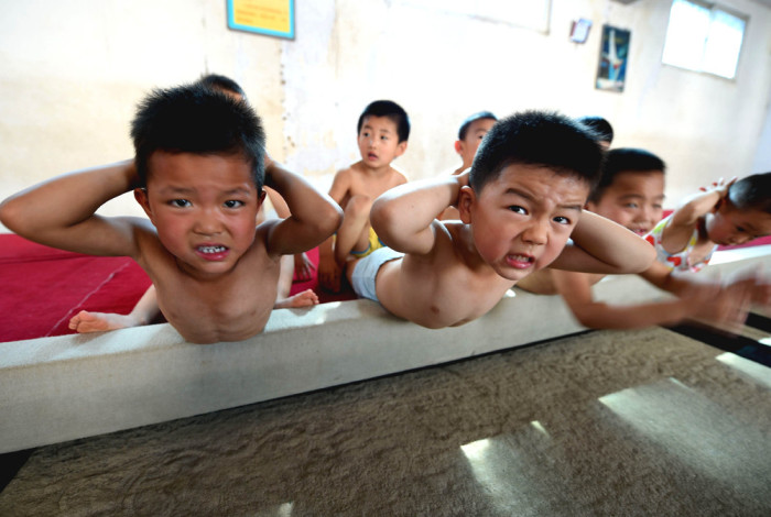 Детский гимнастический летний лагерь в Китае (10 фото)