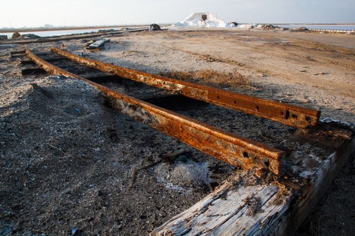 Добыча морской розовой соли в Крыму (24 фото)
