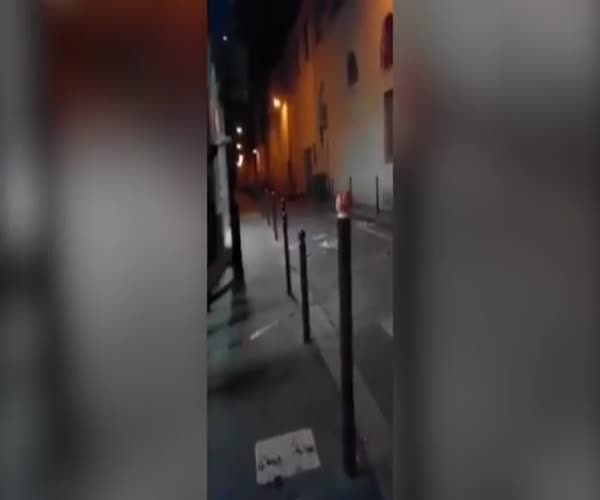 Парижская улица вскоре после теракта