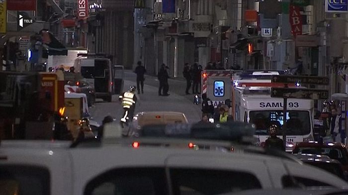 В пригороде Парижа Сен-Дени прошла антитеррористическая операция (10 фото + 2 видео)