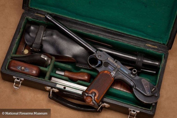 Шедевры оружейных мастеров в музее National Firearms (40 фото)