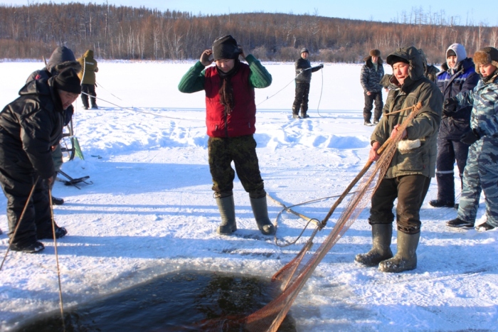 Мунха - зимняя рыбалка по-якутски (17 фото)