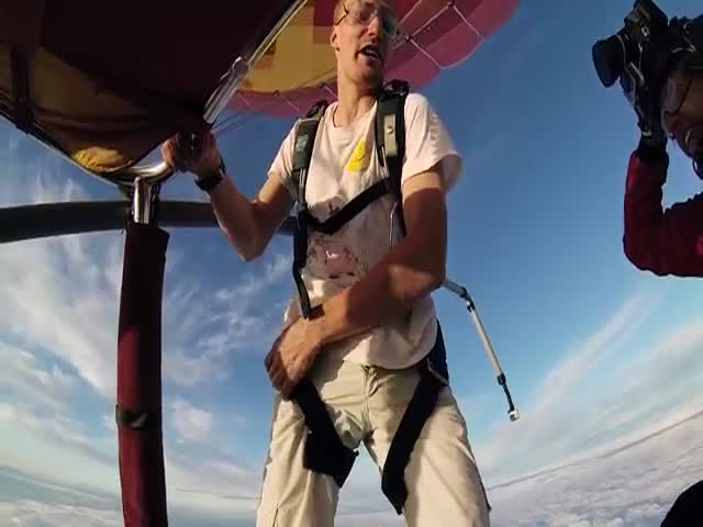 Каскадер Антти Пендикяйнен прыгнул без парашюта с воздушного шара