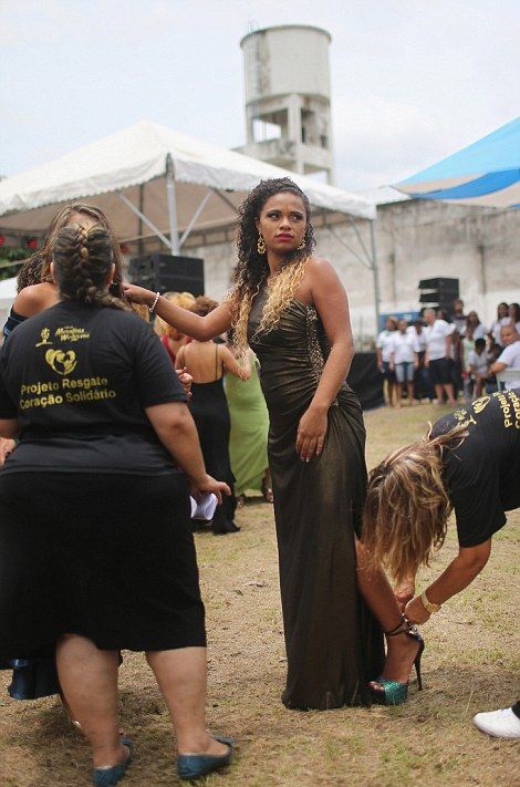 В бразильской женской тюрьме строгого режима «Талавера Брюс» прошел конкурс красоты Miss Criminal 2015 (15 фото)
