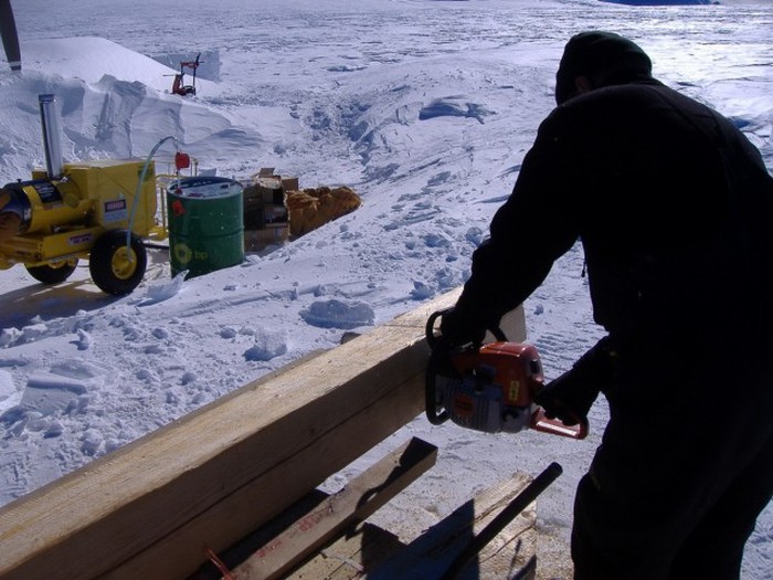Фотоотчет о ремонте самолета в условиях Антарктики (41 фото)