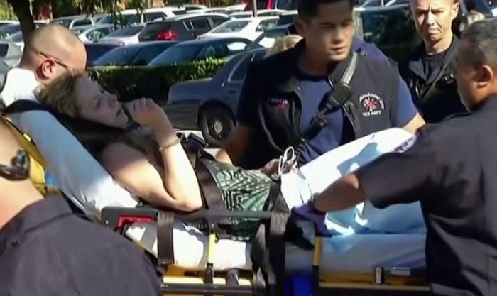 В Калифорнии трое вооруженных людей расстреляли 14 человек в центре помощи инвалидам (20 фото)