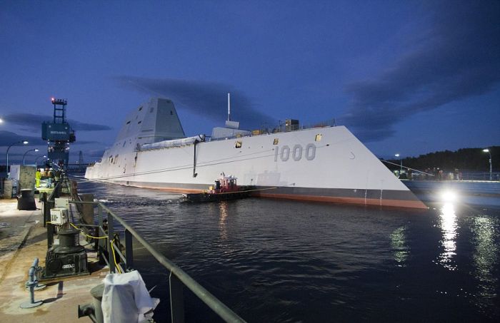 В США сошел на воду самый большой эсминец Zumwalt (9 фото)