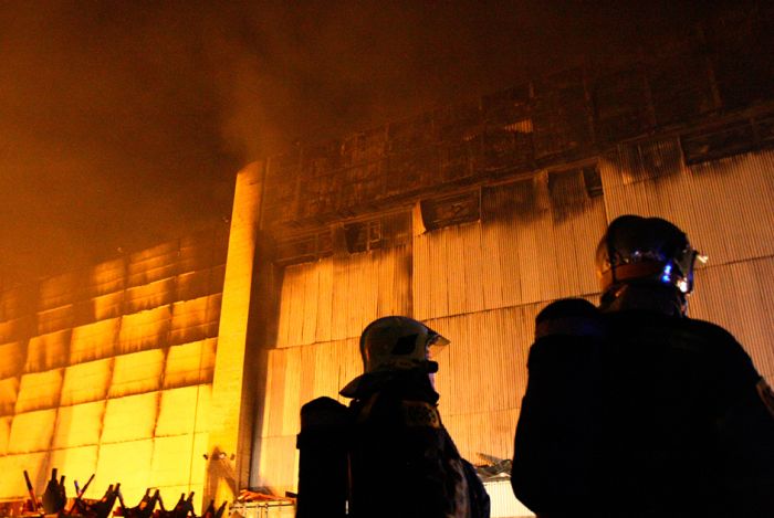 В Москве на территории Тушинского машиностроительного завода произошел крупнейший за последние 25 лет пожар (23 фото + видео)