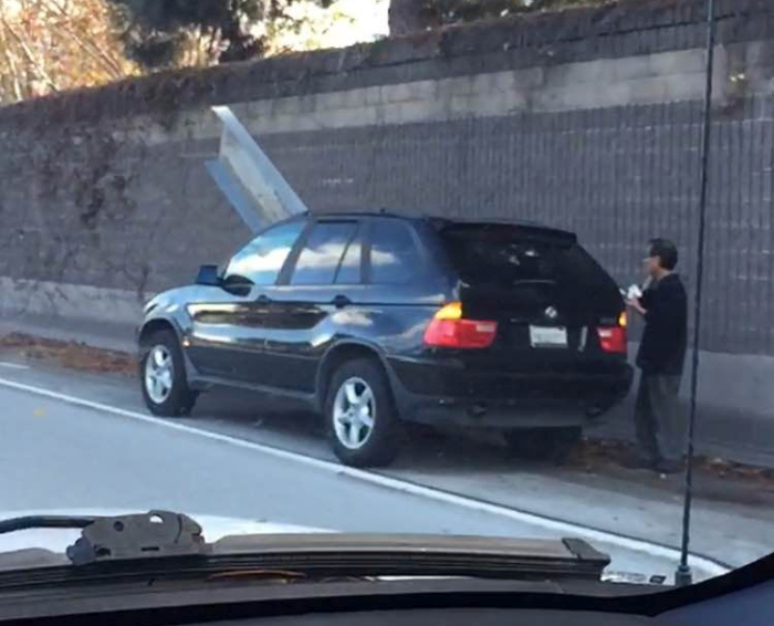 Везучий водитель BMW (3 фото)