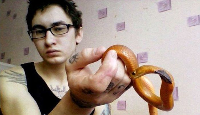 21-летний заводчик ядовитых змей из Тольятти умер от укуса королевской кобры (5 фото)